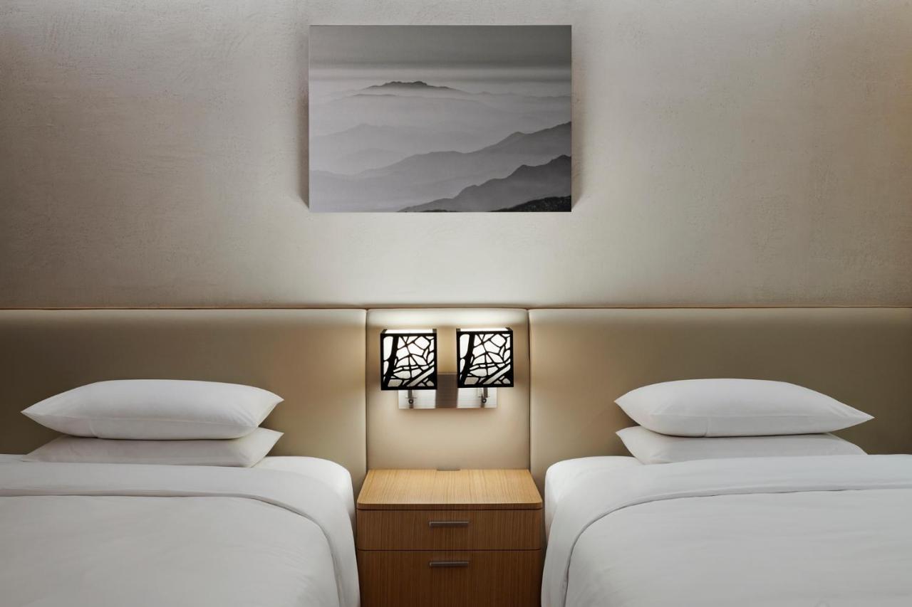 Hotel Courtyard By Marriott Seoul Botanic Park Exterior foto